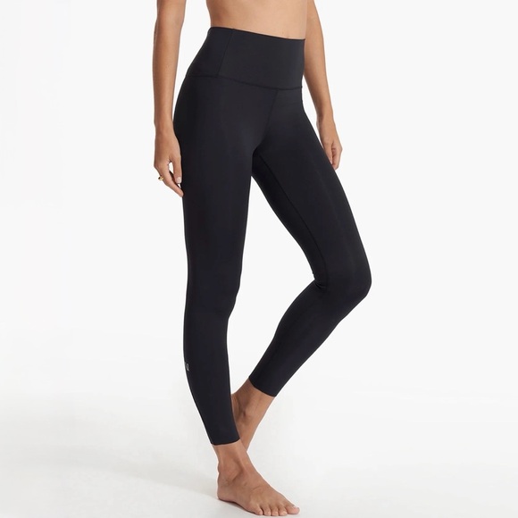 Vuori Evolve Legging in Black - Picture 1 of 6